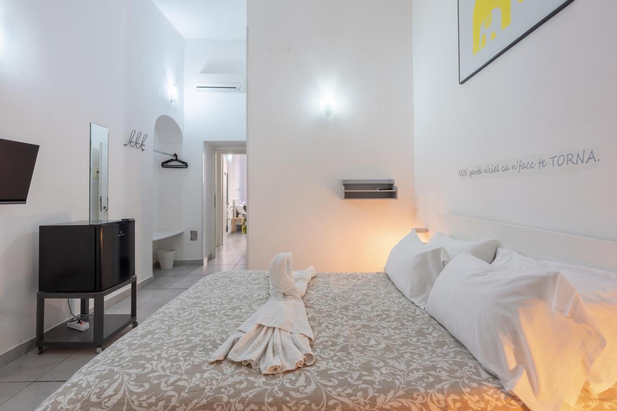 Nina Suites نابولي المظهر الخارجي الصورة